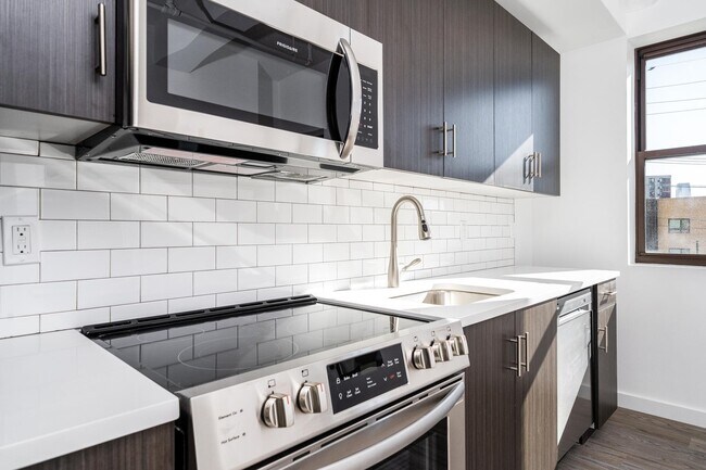 201 Cornelison Ave in Jersey City, NJ - Building Photo - Building Photo