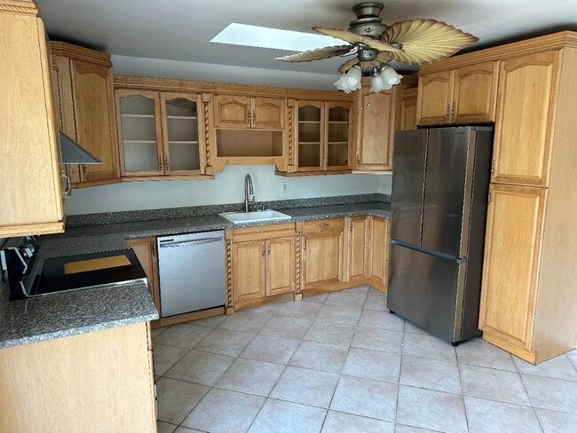 6 Floyd Rd N in Shirley, NY - Building Photo - Building Photo