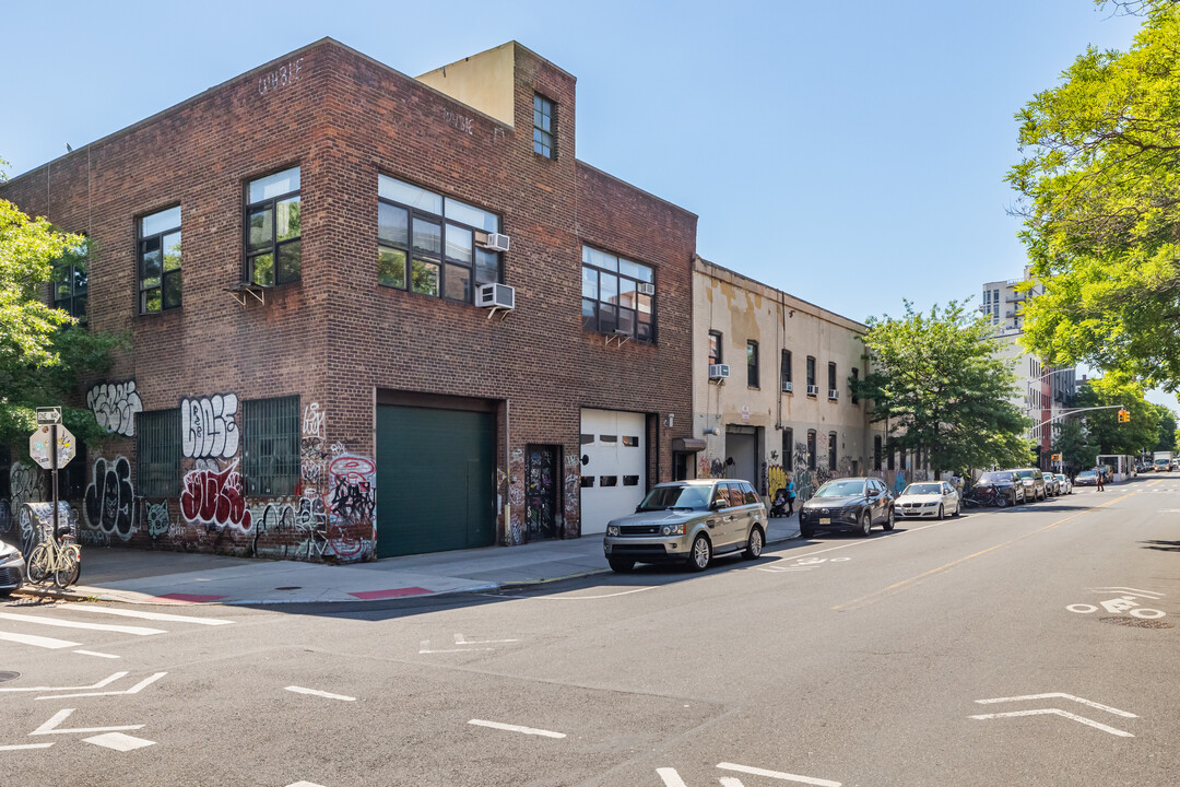230 Franklin St in Brooklyn, NY - Building Photo