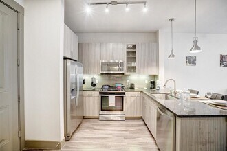 120 W CityLine Dr in Richardson, TX - Building Photo - Building Photo