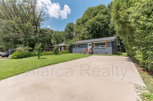 2438 Finchley Dr in Charlotte, NC - Building Photo - Building Photo
