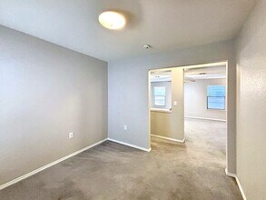 8432 Fall Meadow Ln in Austin, TX - Foto de edificio - Building Photo
