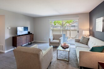Sedona in Placentia, CA - Foto de edificio - Interior Photo