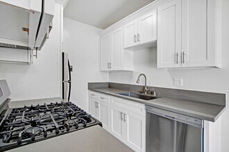 1010 Pico Blvd, Unit 10 in Santa Monica, CA - Foto de edificio - Building Photo