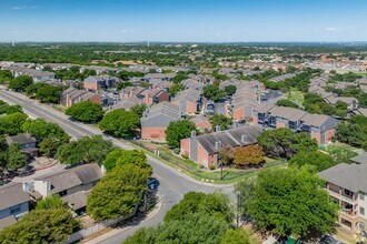 Oaks of Northgate Apartment Homes in San Antonio, TX - Foto de edificio - Building Photo