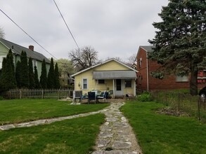 1056 Highland St in Columbus, OH - Foto de edificio - Building Photo