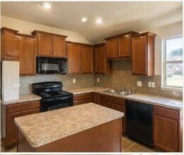 1012 Meadow Green Ct in Princeton, TX - Building Photo - Building Photo