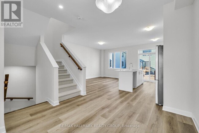 2526 Esprit Dr in Ottawa, ON - Building Photo - Building Photo