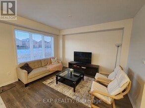 8317 Mulberry Dr in Niagara Falls, ON - Building Photo - Building Photo