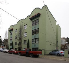 Villa Florence in Portland, OR - Building Photo - Building Photo