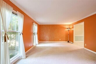 4624 Mountain Creek Dr, Unit 2004E-202 in Roswell, GA - Building Photo - Building Photo