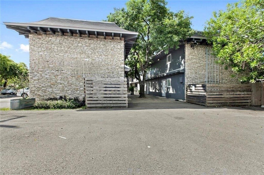 2301 Ohlen Rd, Unit 213 in Austin, TX - Foto de edificio