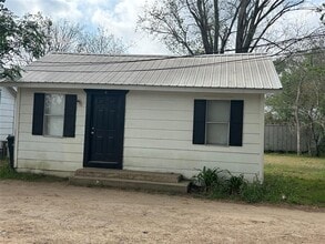1107 Pine St in Bastrop, TX - Building Photo - Building Photo
