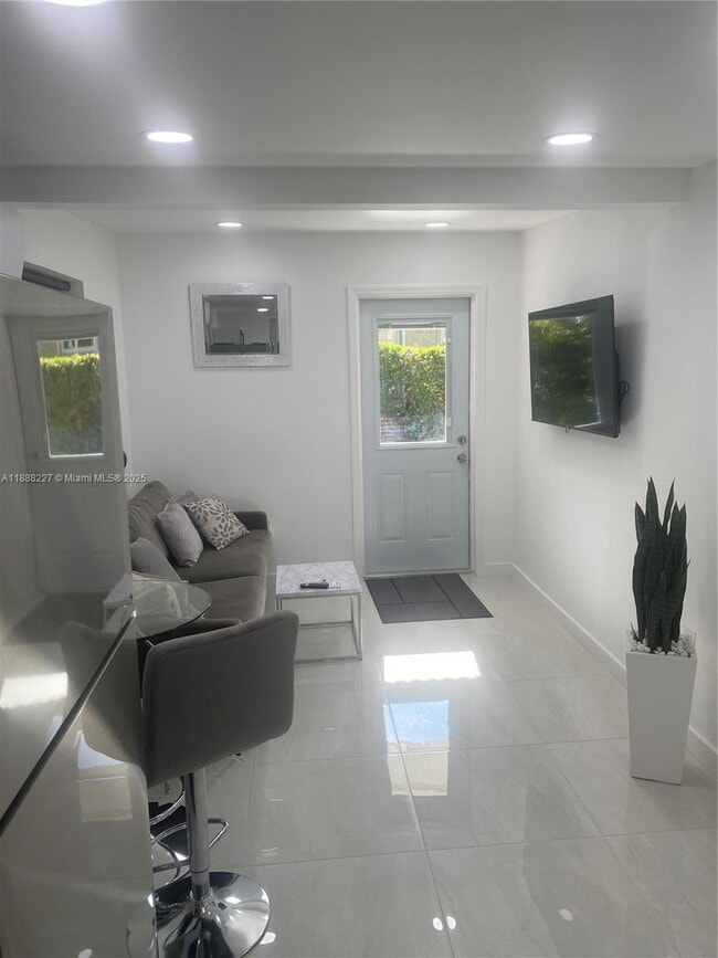 1710 Michigan Ave in Miami Beach, FL - Building Photo - Building Photo