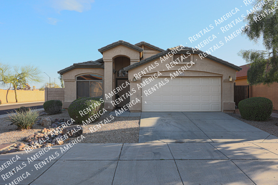 12307 W San Juan Ave in Litchfield Park, AZ - Building Photo