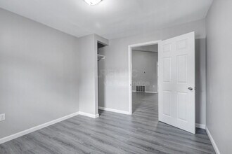 5535 Cartledge Ct in Louisville, KY - Building Photo - Building Photo