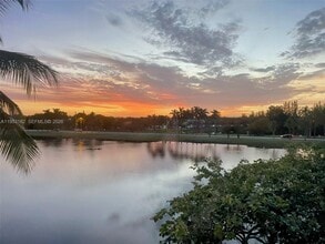 755 SW 148th Ave in Davie, FL - Foto de edificio - Building Photo