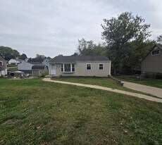 1797 Cedaridge Dr in South Park, PA - Building Photo