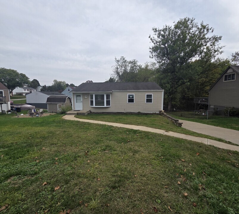 1797 Cedaridge Dr in South Park, PA - Building Photo