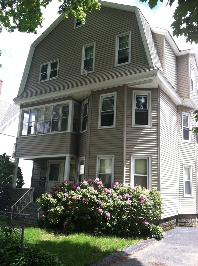 9 Rena St, Unit 9 Rena St #3 in Worcester, MA - Building Photo - Building Photo