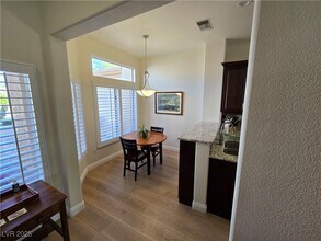 10105 Hunter Springs Dr in Las Vegas, NV - Building Photo - Building Photo