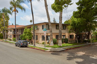 405 W 10th St in Santa Ana, CA - Foto de edificio - Building Photo