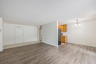 2225 Buchtel Blvd, Unit 208 in Denver, CO - Building Photo - Building Photo