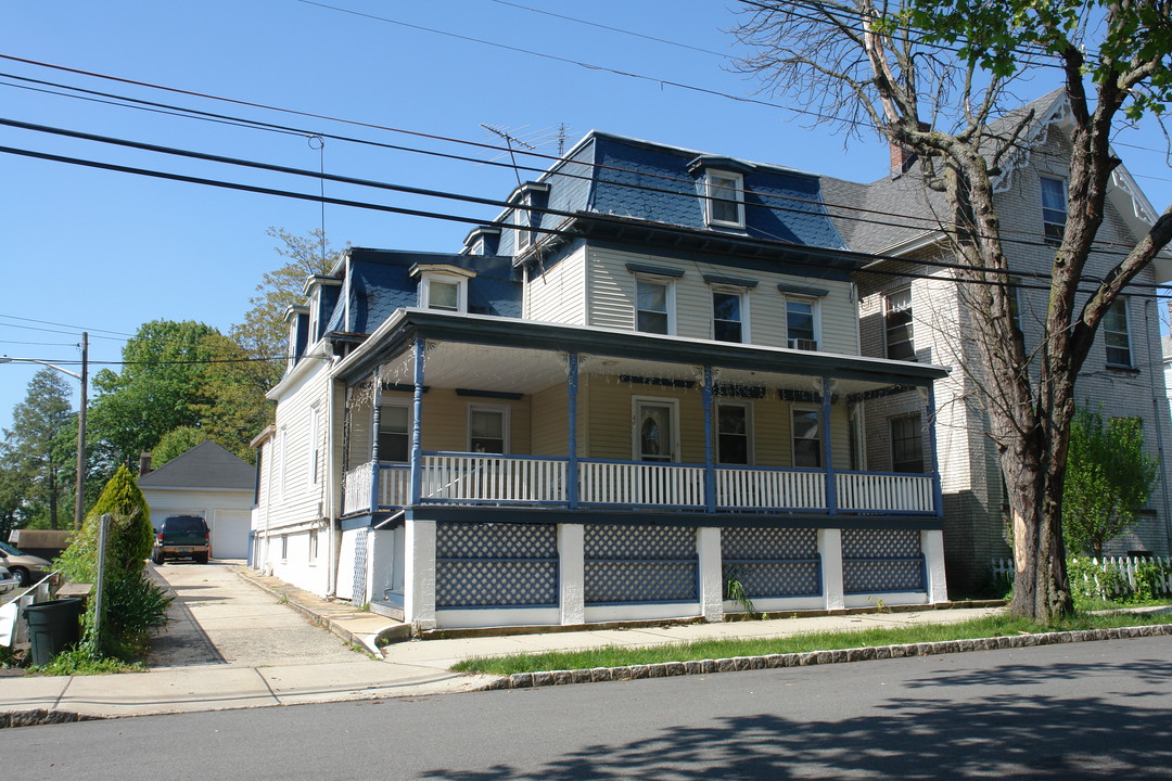 49 Gordon St in Perth Amboy, NJ - Building Photo