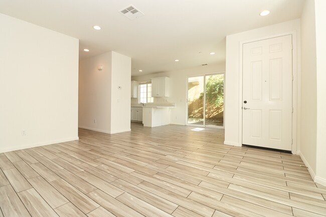 8630 Cava Dr in Rancho Cucamonga, CA - Foto de edificio - Building Photo