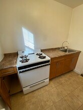 4011 191st St, Unit 1 in Flushing, NY - Foto de edificio - Building Photo