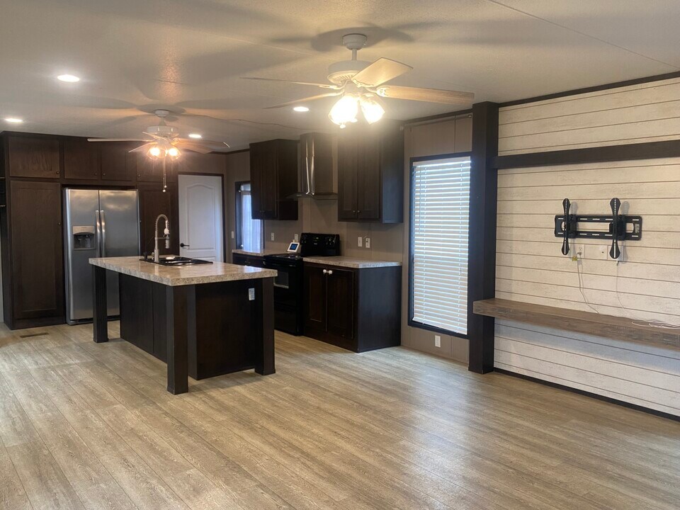 3017 Fernwood Dr in San Antonio, TX - Building Photo