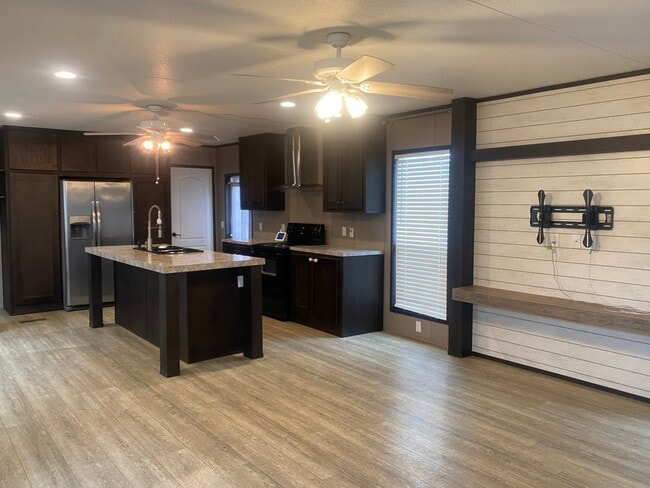 property at 3017 Fernwood Dr