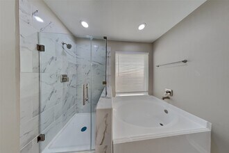 11810 Skydale Dr in Tomball, TX - Building Photo - Building Photo