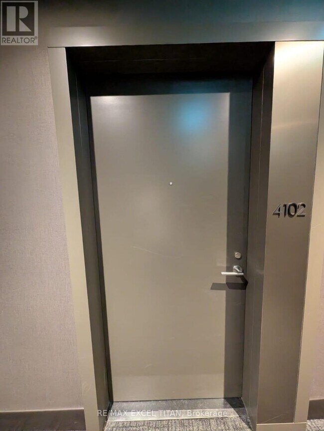 8 Cumberland St in Toronto, ON - Building Photo - Building Photo