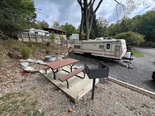 496 Pearl Ln in Blountville, TN - Building Photo - Building Photo