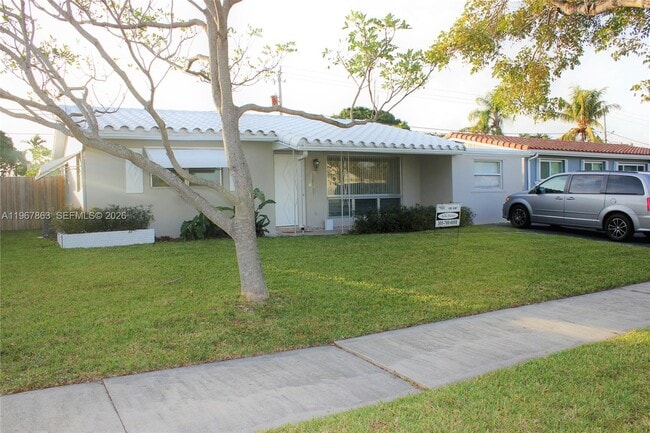 property at 1900 N 32nd Ct