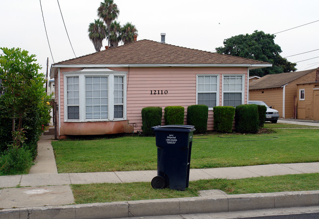 12110 Grevillea Ave in Hawthorne, CA - Building Photo - Building Photo