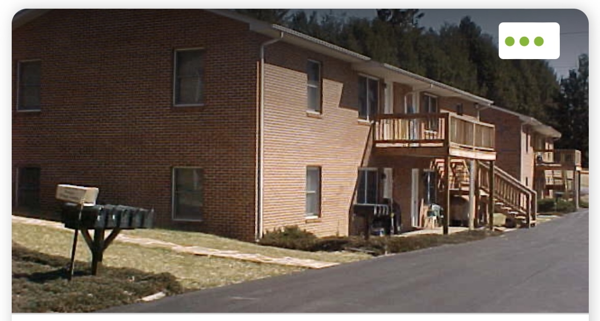 525 Chatham Hill Rd in Marion, VA - Building Photo