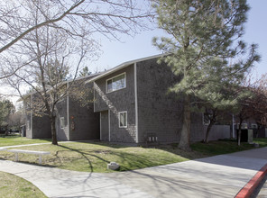 Golden Apartments in Reno, NV - Building Photo - Building Photo