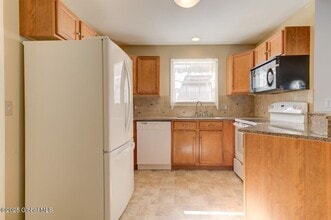 5 Heritage Way in Gansevoort, NY - Building Photo - Building Photo