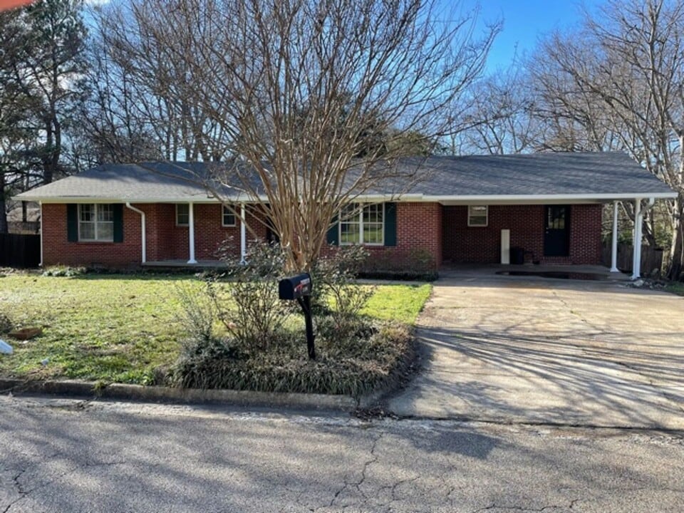1106 Fillmore Dr in Tupelo, MS - Building Photo