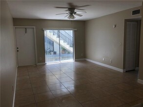 11018 Royal Palm Blvd, Unit 2-4 in Coral Springs, FL - Building Photo - Building Photo