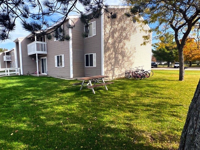 Mackinaw Apartments in Cheboygan, MI - Building Photo - Building Photo