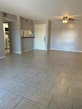 202 Plaza Verde Dr in Houston, TX - Building Photo - Building Photo