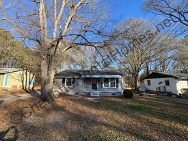 504 E Robinson St in Dallas, NC - Building Photo