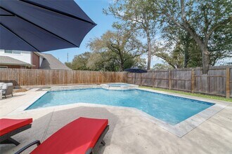 10607 Chimney Rock Rd in Houston, TX - Building Photo - Building Photo