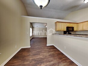 213 Trickle Dr in Summerville, SC - Foto de edificio - Building Photo