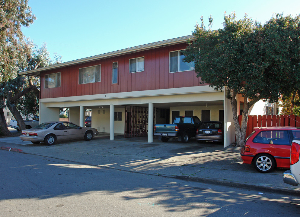 5 Elaine Way in San Rafael, CA - Building Photo