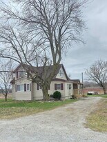 15707 Norman Rd in Yale, MI - Building Photo