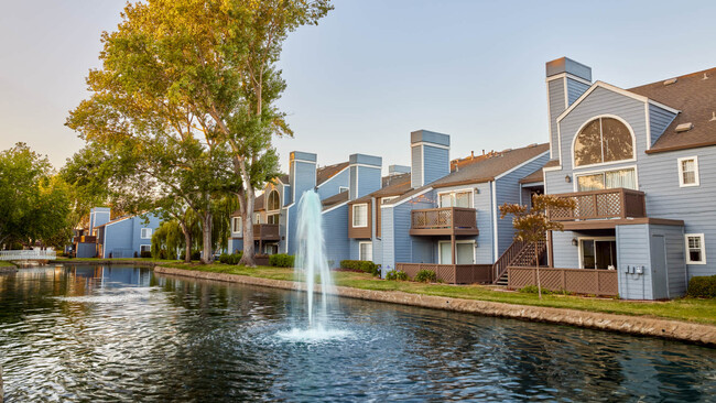 Lantern Cove in Foster City, CA - Building Photo - Building Photo